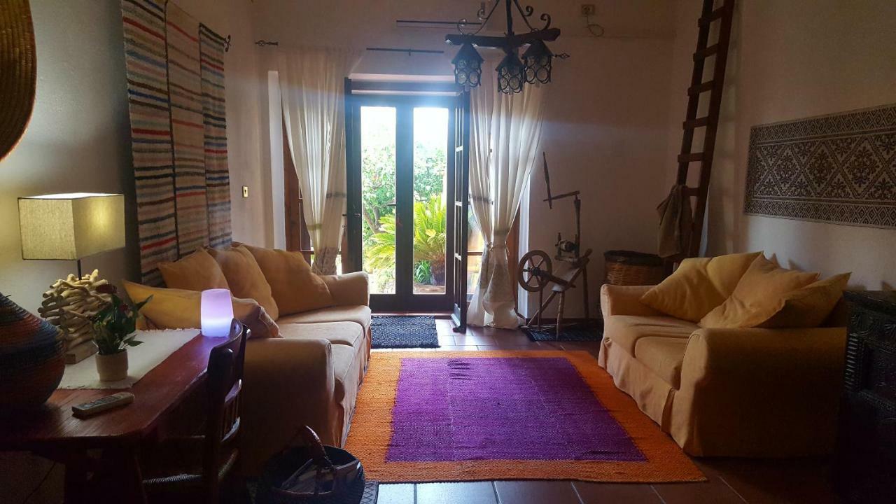 Su Carreri Bed & Breakfast Armungia ภายนอก รูปภาพ